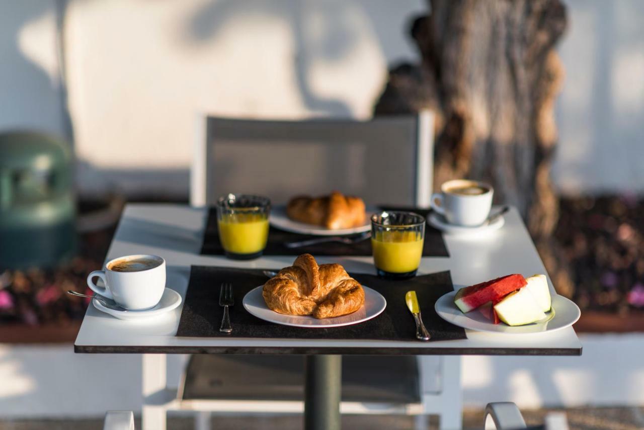 Hotel Restaurant Juanito Platja Sant Carlos de la Ràpita Dış mekan fotoğraf