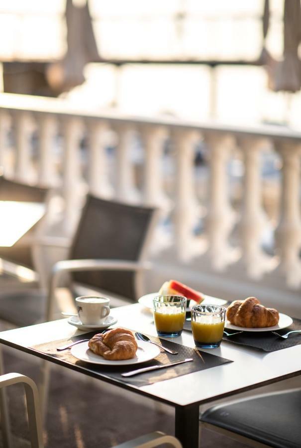 Hotel Restaurant Juanito Platja Sant Carlos de la Ràpita Dış mekan fotoğraf