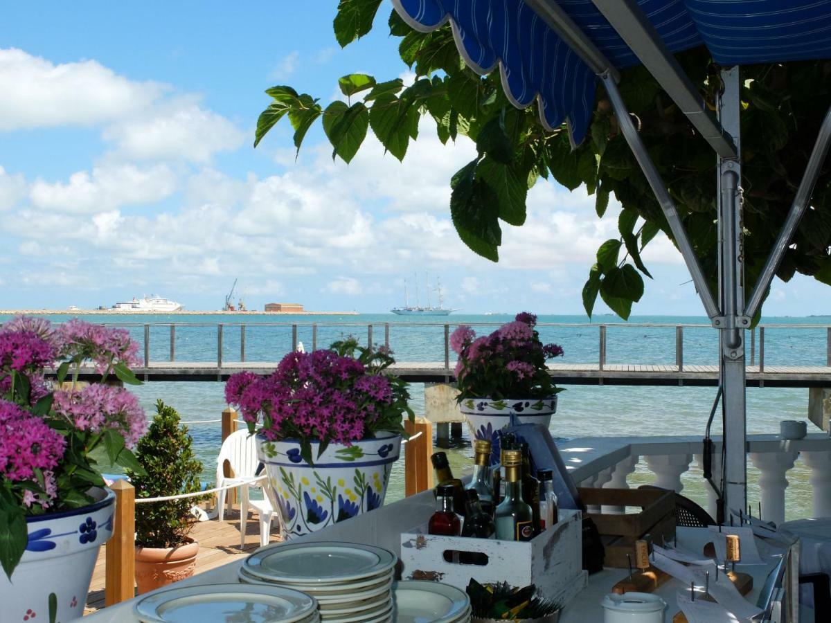 Hotel Restaurant Juanito Platja Sant Carlos de la Ràpita Dış mekan fotoğraf